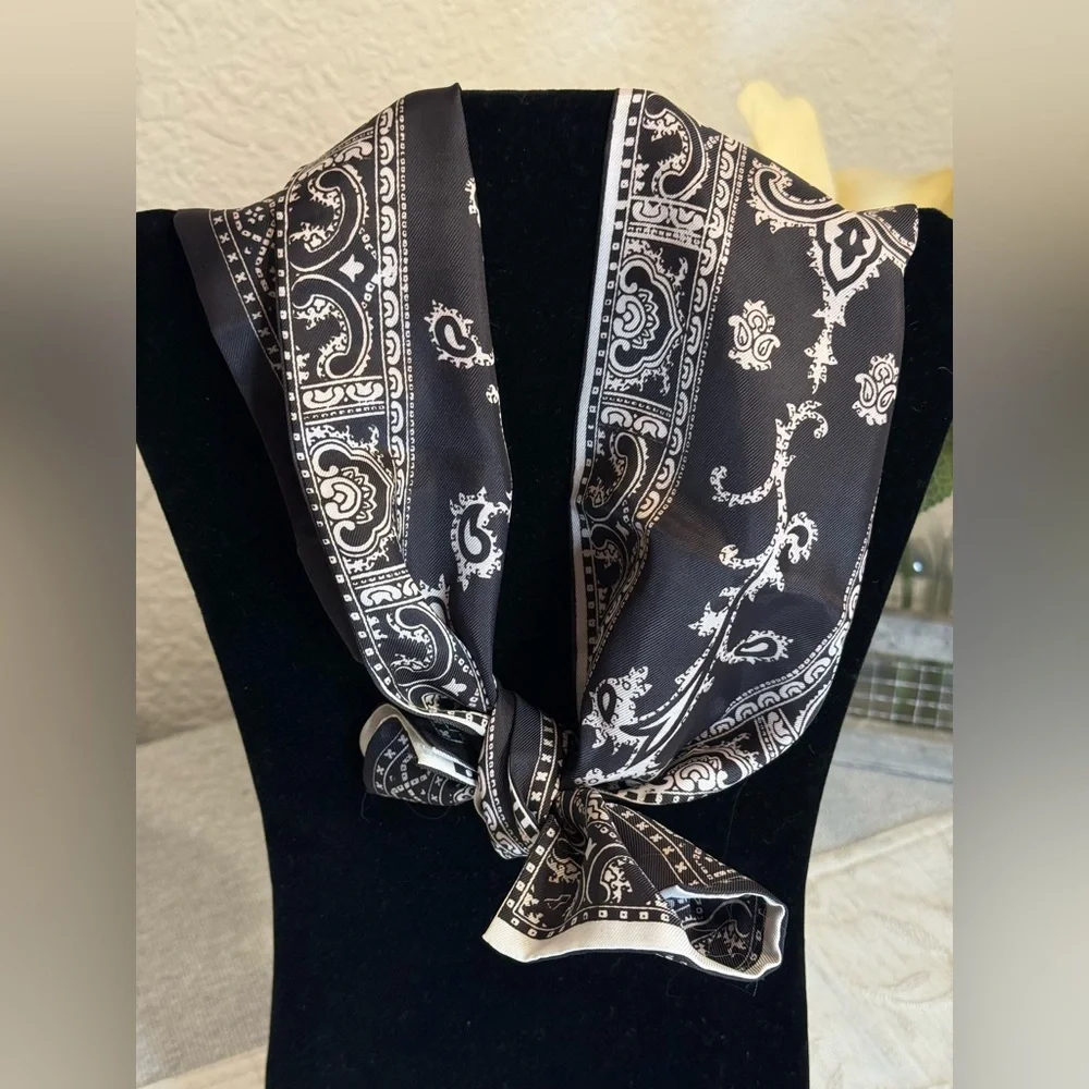 Ladies 41 x 5 fleur-de-lis neck or purse scarf. Brownish‎ Black with White/Gray